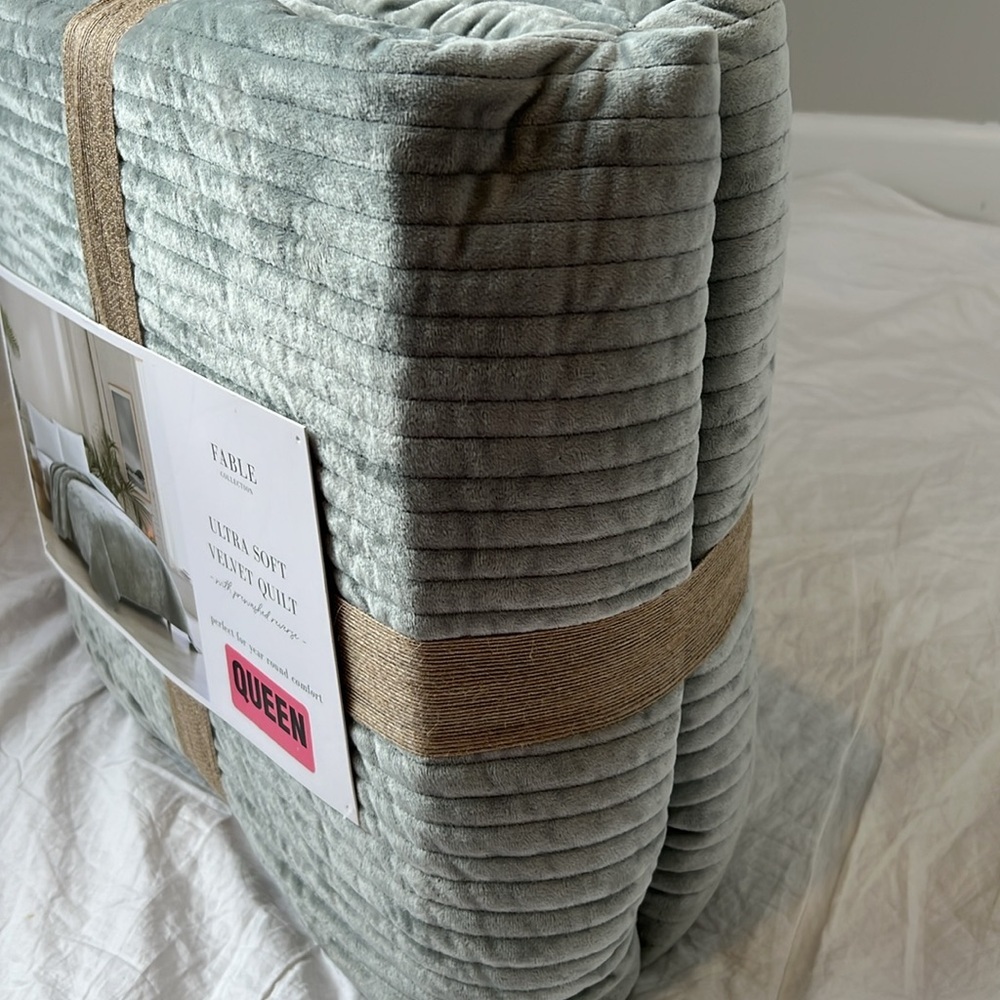 Fable Collection Ultra Soft Velvet Quilt Queen Bed Coverlet Smokey Jade NEW NWT - Picture 6 of 14